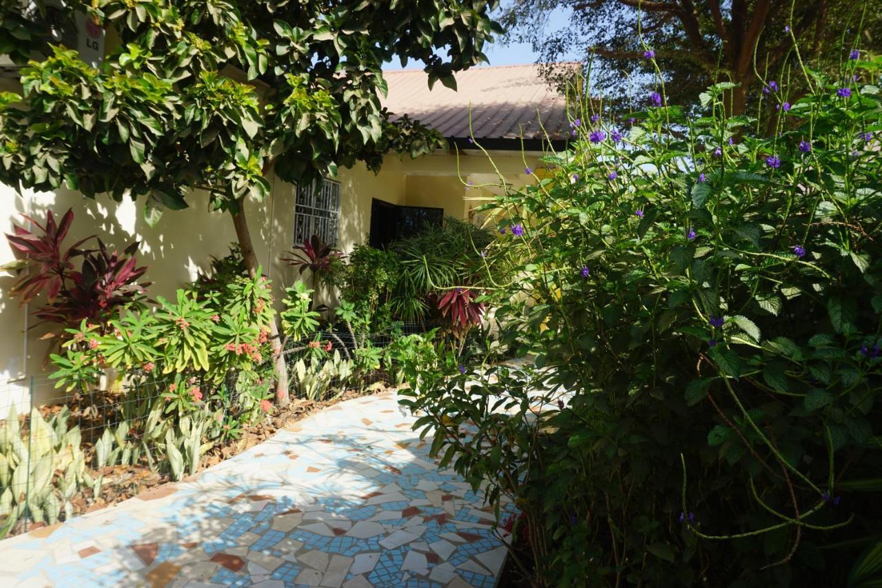 B & B Villa Calliandra Bijilo Kültér fotó